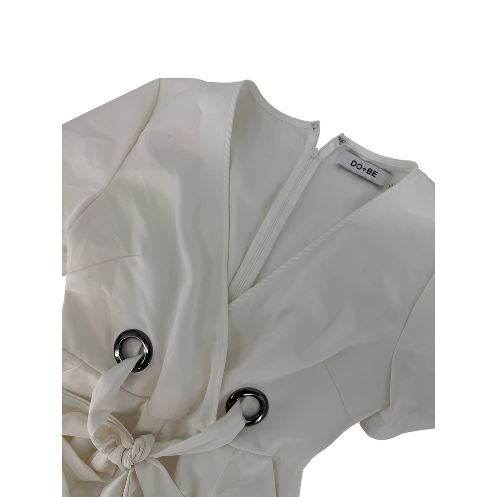DO+BE White Short‎ Sleeve Grommet Tie Waist Wrap Romper Size Medium